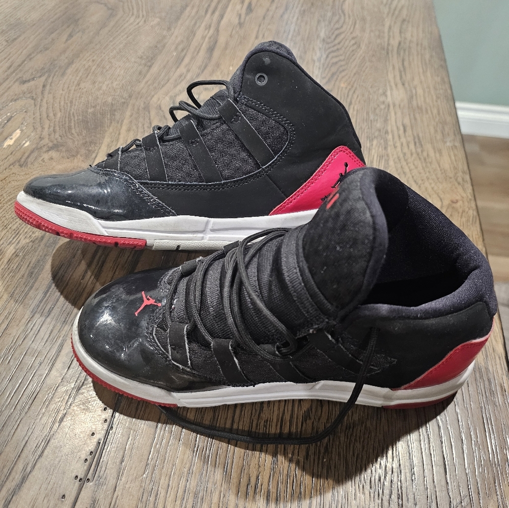 Nike Jordan basketball shoes size 3y
